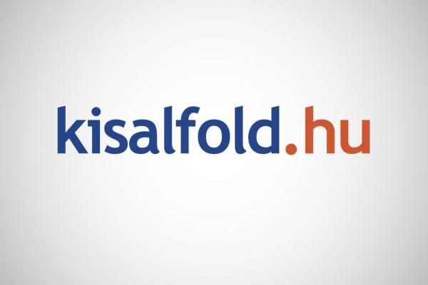 Bankosok is állnak az esztergagépnél
